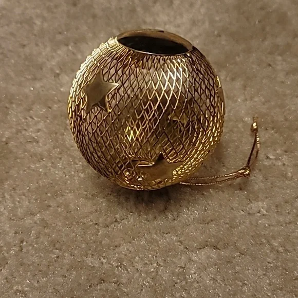 Vintage Christmas Gold Mesh With Stars Surprises Ball Ornament - Picture 3 of 4